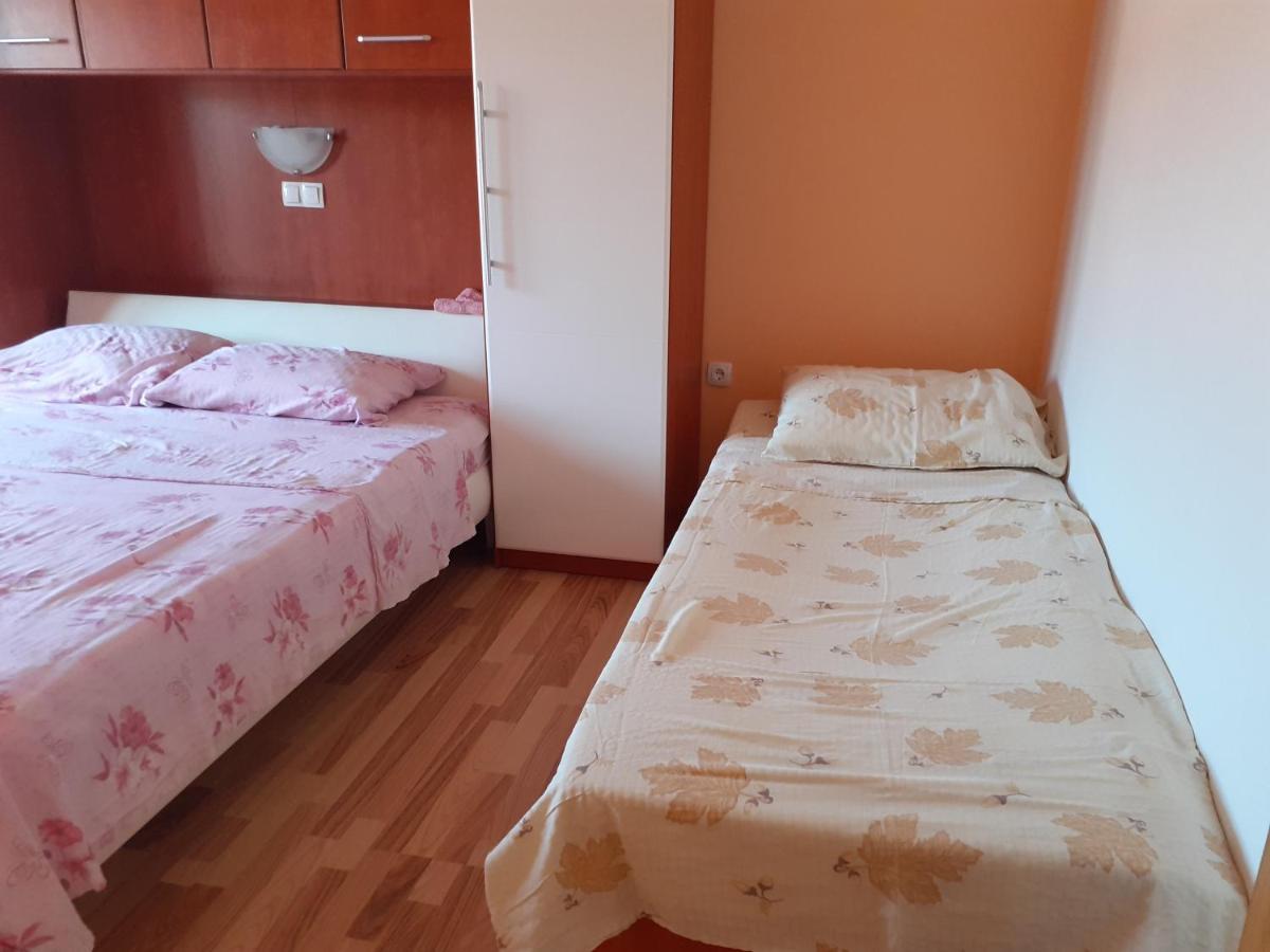 Apartments Rajka Лопар Экстерьер фото