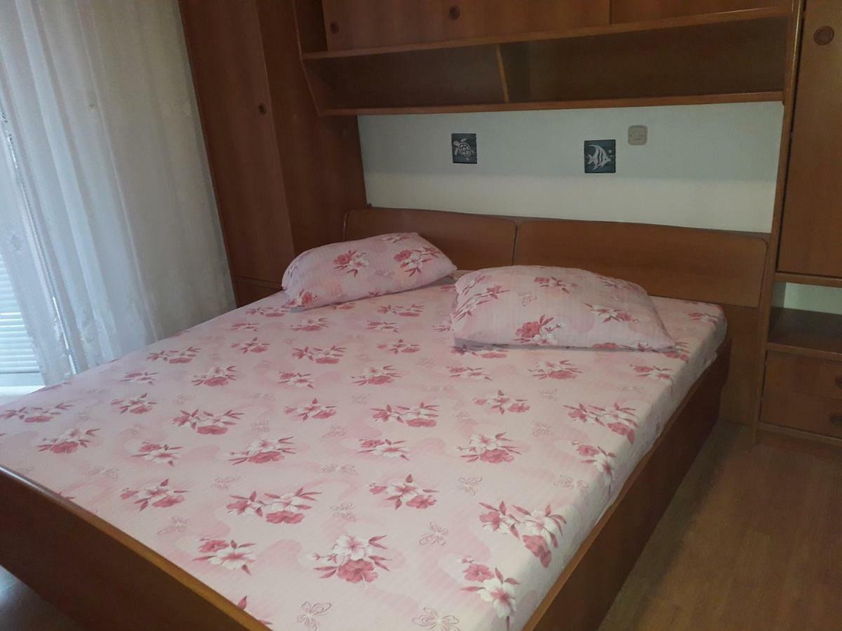 Apartments Rajka Лопар Экстерьер фото